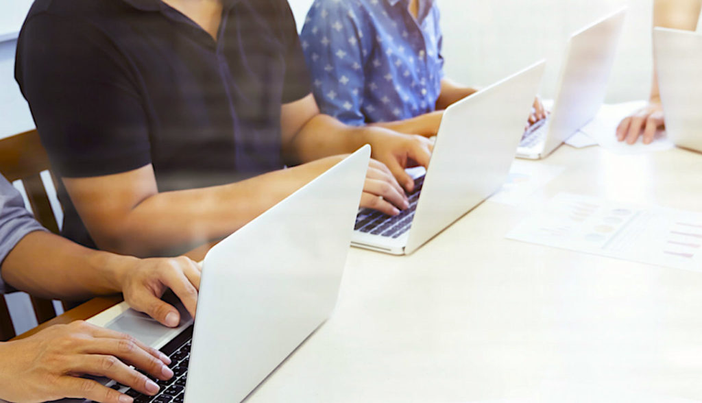 Les conseillers numériques prévus par l'Etat tardent à se mettre en place.