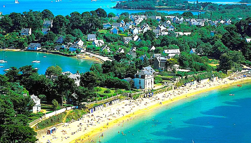 Dans les îles du Ponant, une association sauvegarde l’environnement breton.