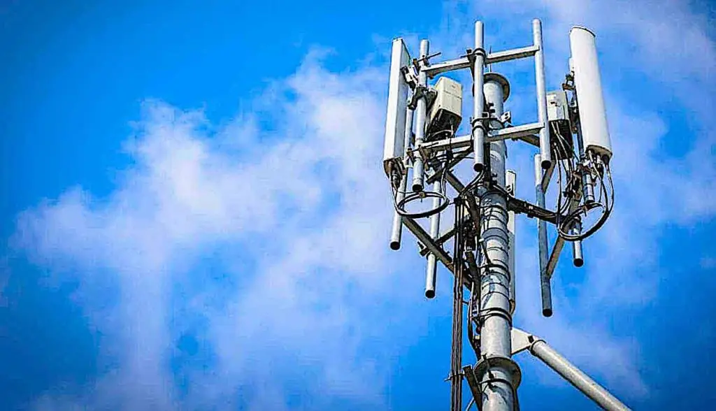 Actuellement, les maires ne peuvent pas choisir l’emplacement des antennes-relais, ni empêcher leur installation.