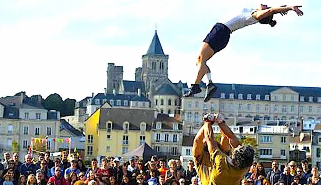 Le festival des arts de rue à Caen va redonner à la ville le goût de la fête.