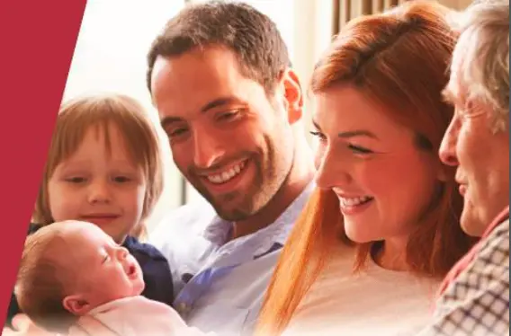 Parents et enfants représentant une famille nombreuse