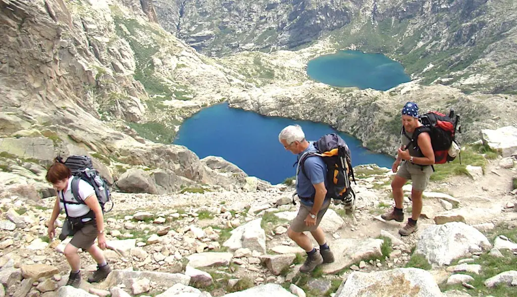 Le succès du GR20 rend cette randonnée en Corse emblématique.