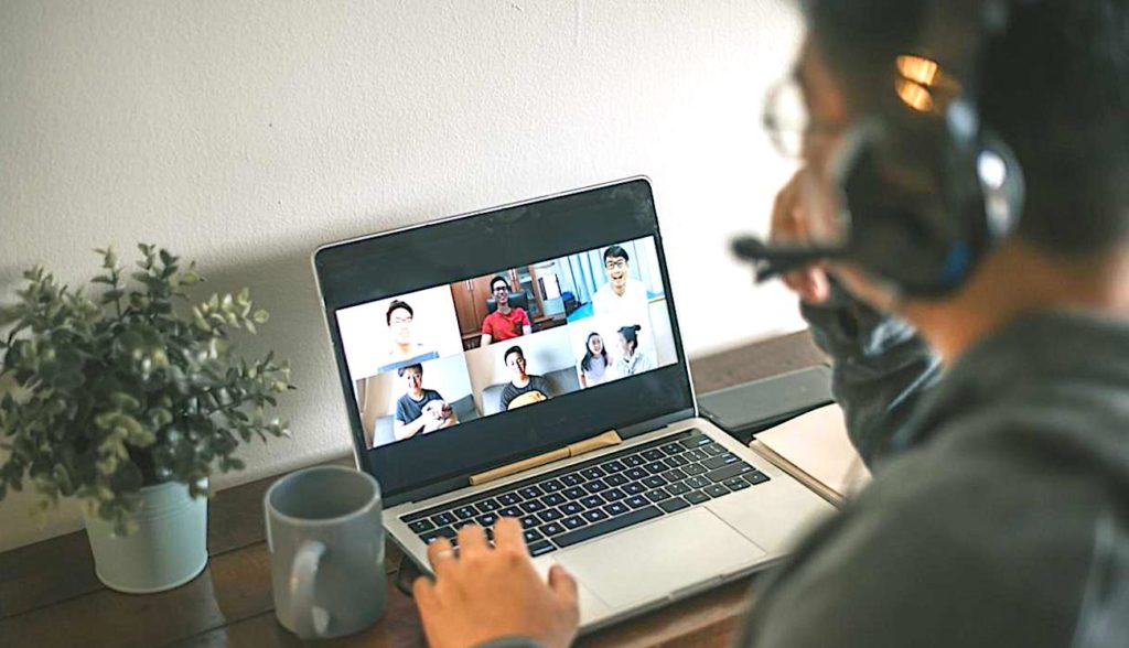 La réduction du télétravail va impliquer un retour progressif en entreprise.