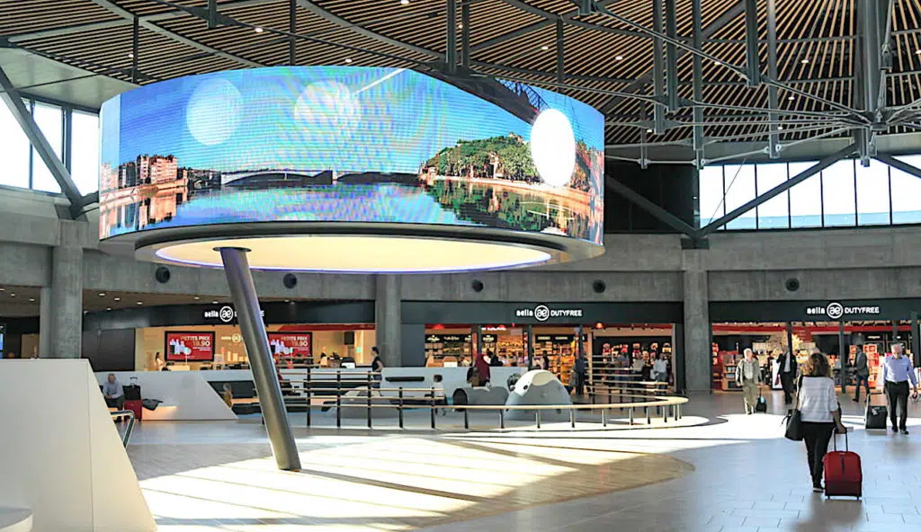 L'aéroport de Lyon bénéficiera bientôt d'une nouvelle navette qui le reliera au centre-ville lyonnais.