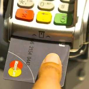 Une carte bancaire biométrique, capable de fonctionner à partir d'une empreinte digitale, sera bientôt mise en service.