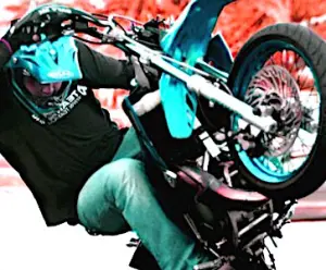 Bientôt, des radars anti-bruit mis dans huit métropoles détecteront les motos qui sont trop bruyantes. 