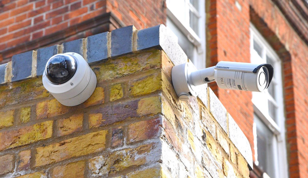 Les avantages de la télésurveillance sont nombreux si l'on veut partir en vacances l’esprit tranquille.