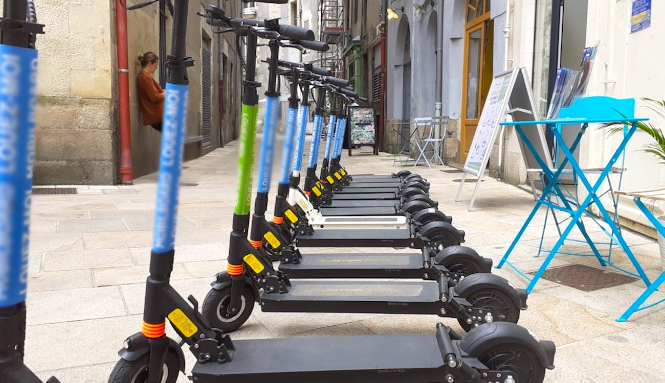 Les dangers des trottinettes électriques viennent d'entraîner une nouvelle limitation de vitesse à Paris.