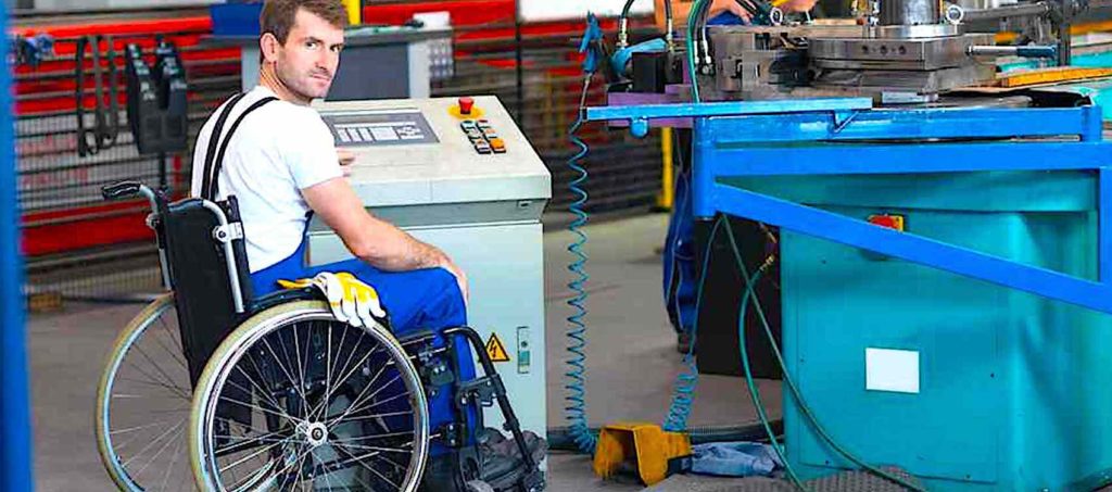 Aujourd'hui, des discriminations liées à des handicaps induisent encore une forme de ségrégation dans notre pays.