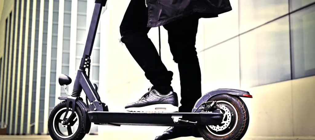 Avec une limite de vitesse des trottinettes plus réduite, Dijon veut limiter le nombre des accidents.