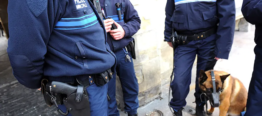 Ces dernières semaines, les sanctions contre les agressions de policiers font l'objet de nombreuses propositions.