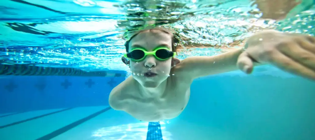 Avec des cours de natation gratuits, Rouen veut rattraper le retard de certains élèves.