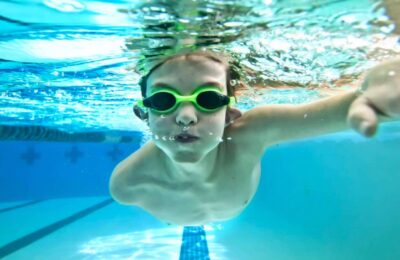 Avec des cours de natation gratuits, Rouen veut rattraper le retard de certains élèves.