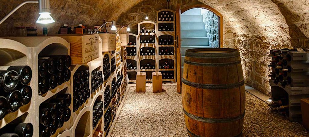 Les plaisirs des routes des vins permettent de faire de belles découvertes sur tout le territoire, bien pourvu en vignobles variés.