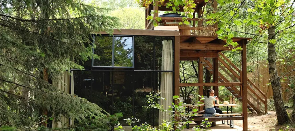 une des maisons construites dans un nouveau village forestier des Ardennes