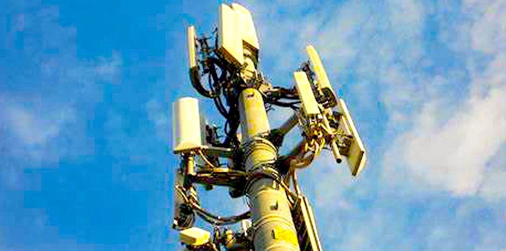 Pour faire une importante économie d’énergie, Free a décidé d'éteindre ses antennes-relais 4G la nuit, car elles sont moins sollicitées.