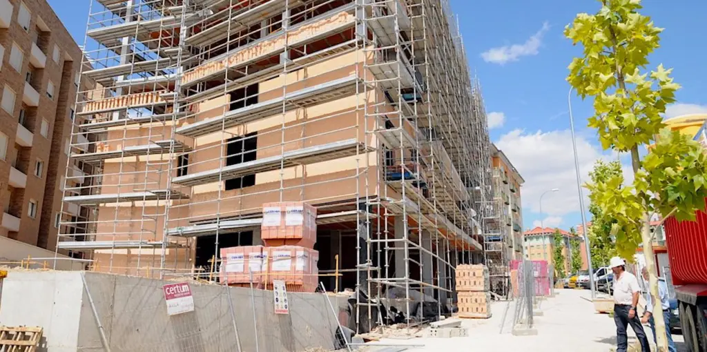 Aujourd'hui, la rénovation énergétique des bâtiments publics est devenue un réel enjeu en Auvergne-Rhône-Alpes.