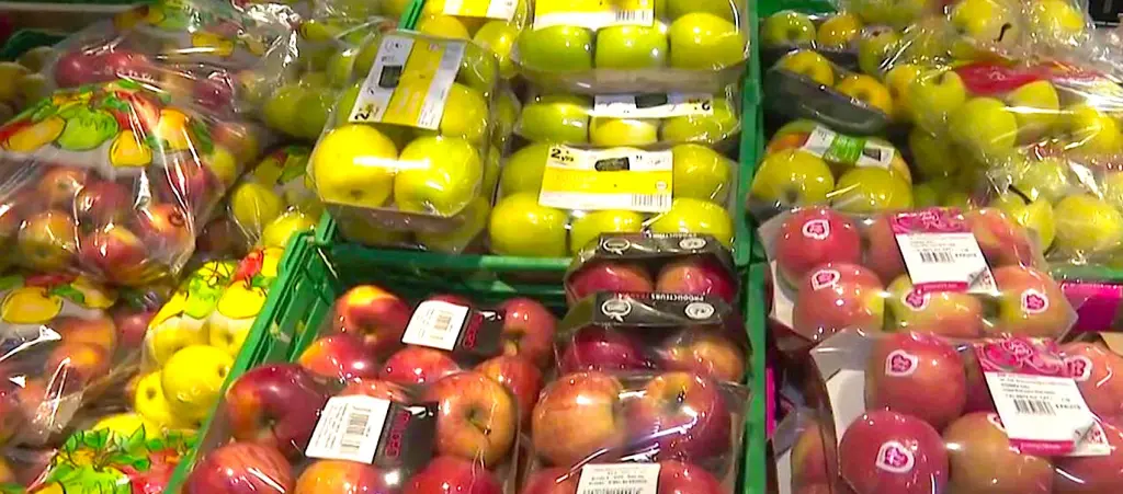Une suppression des emballages plastique pour une trentaine de fruits et légumes doit s'appliquer en 2022.