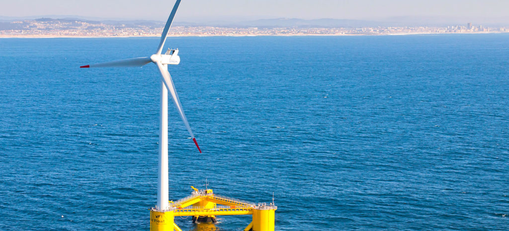 Un parc éolien controversé, prévu dans la baie à Saint-Brieuc, est un projet qui soulève de nombreuses contestations.
