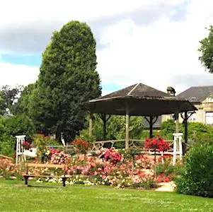 La Ferté-Macé est une station verte très agréable, idéale pour se ressourcer pendant les vacances de la Toussaint.