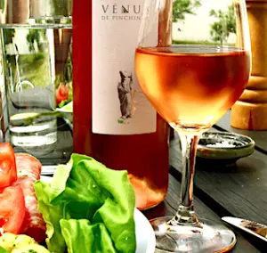 Pour découvrir les vins de Provence et les productions artisanales de cette région, il faut se rendre au Salon "Autour du vin", ce mois-ci. 