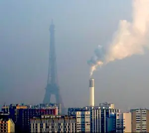 vue d'une cheminée fumante pour illustrer un des défis du Grand Paris