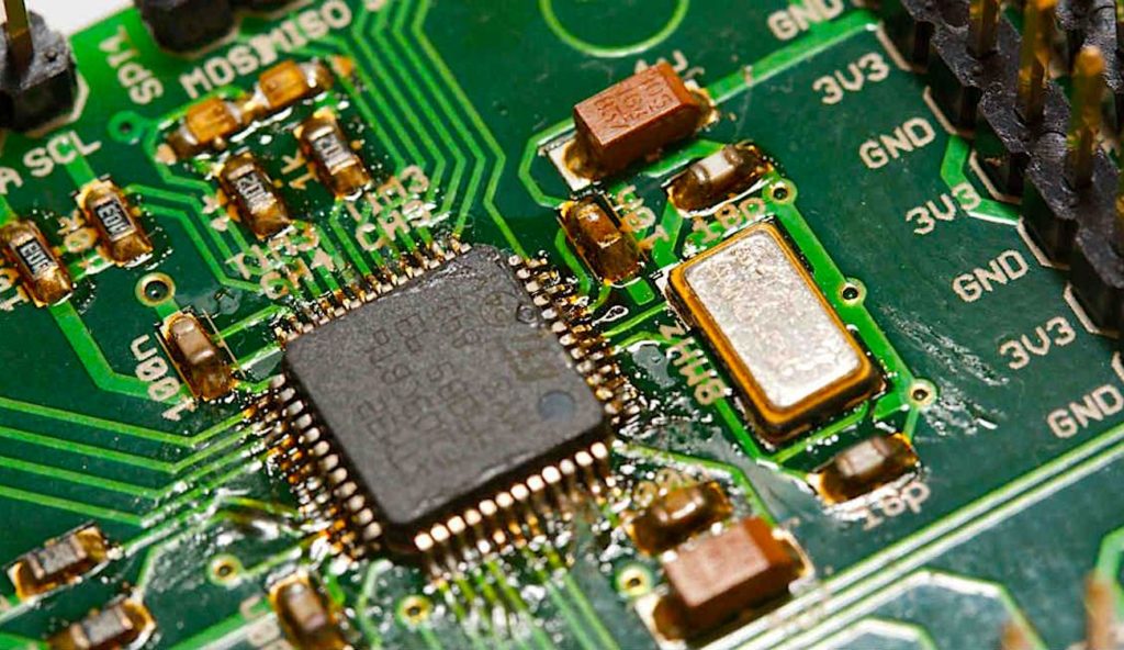 Depuis l'année dernière, le manque de semi-conducteurs affecte de nombreux secteurs industriels qui ont besoin de microprocesseurs.