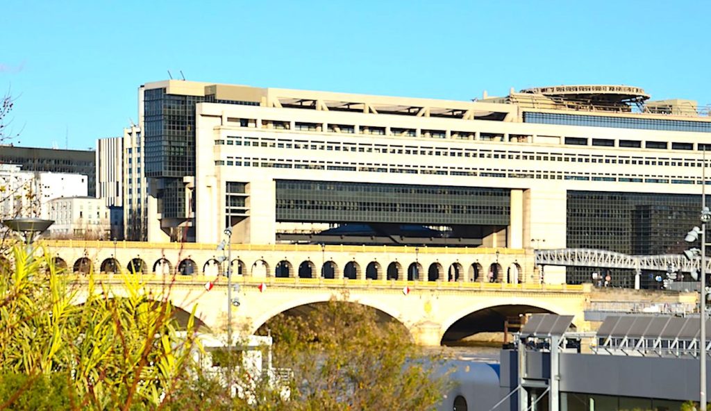La hausse des dépenses publiques vient de faire l'objet d'un rapport de la Cour des comptes qui signale leur augmentation élevée.
