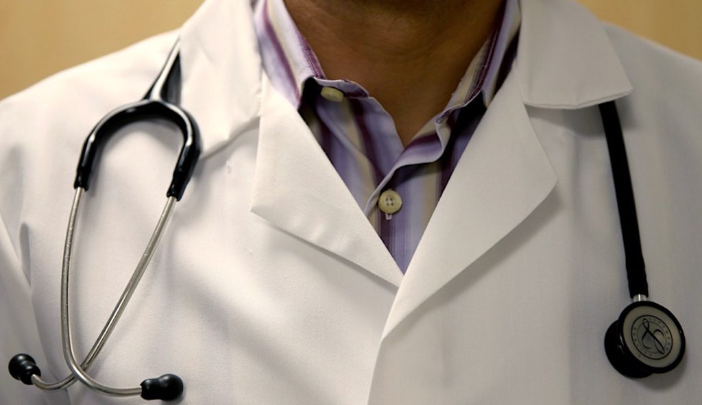 La lutte contre les déserts médicaux est un problème à résoudre d’urgence, car il dure et pose problème à de nombreux territoires.