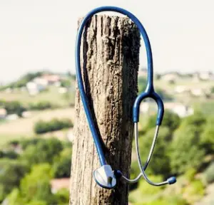 La lutte contre les déserts médicaux est un problème à résoudre d’urgence, car il dure et pose problème à de nombreux territoires. 