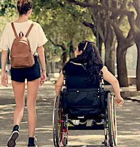 personne en fauteuil roulant qui aura droit à une individualisation de l'Allocation Adultes Handicapés