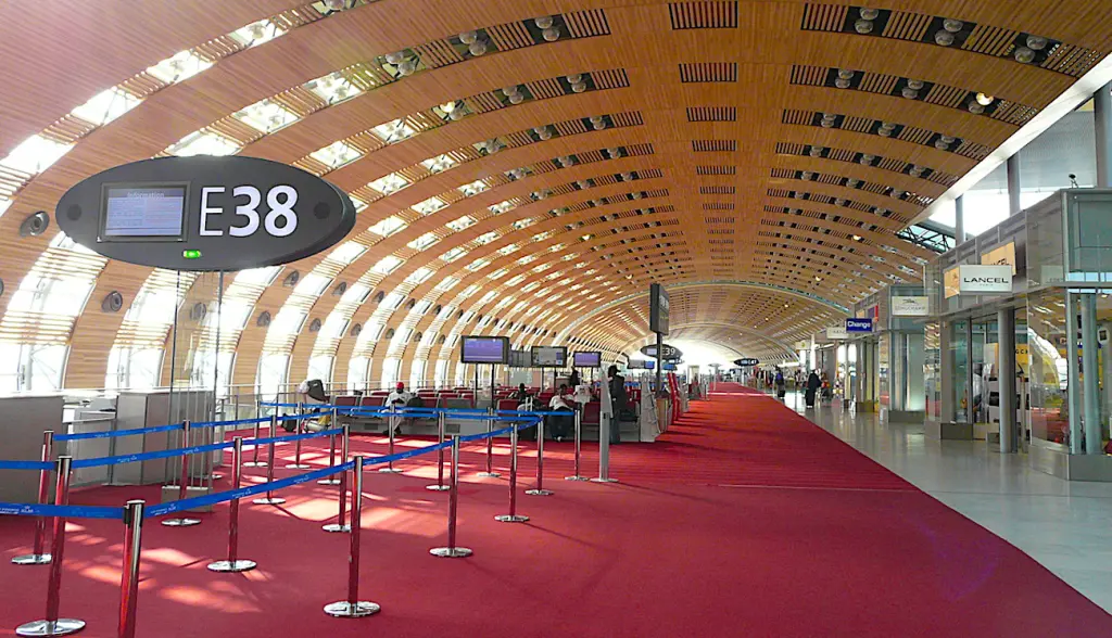 Le durcissement français des protocoles sanitaires complique beaucoup l'activité des professionnels du tourisme