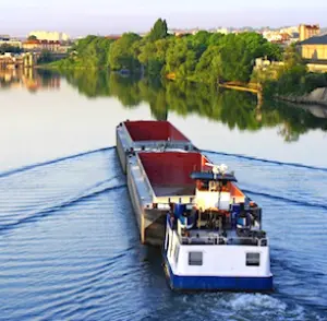 Actuellement, le trafic fluvial sous-exploité de la Seine prive le fret marchand d'une ressource importante. Celle-ci va se densifier.