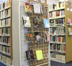 photo de bibliothèques gratuites avec des livres