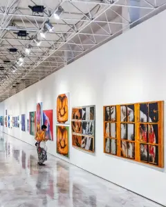 Vente aux enchères de pièces d'art contemporain. Où acheter une pièce d'art contemporain ?
