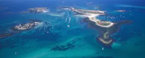 Les îles du Ponant face à l'afflux des estivants 
