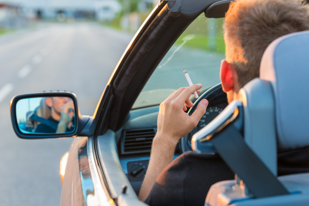 Interdiction de fumer au volant