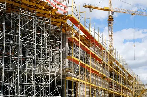 Immeuble neuf en cours d’achèvement avant livraison