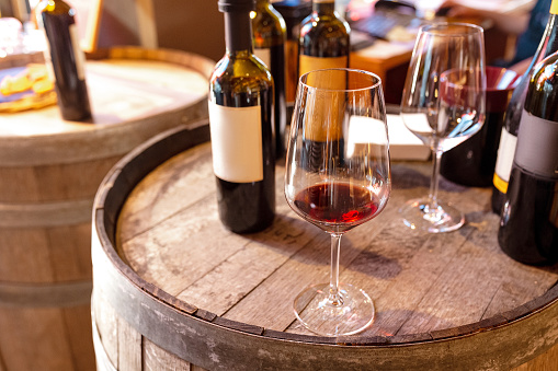 Investir dans le vin de Bourgogne : quels sont les domaines à privilégier ?