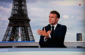 Macron « Déni de Démocratie »