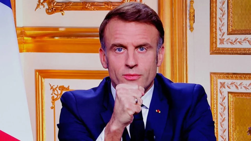 Loi spéciale Macron