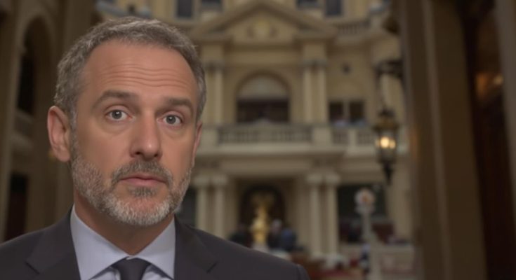 Alexis Kohler devant l'Assemblée nationale de France.