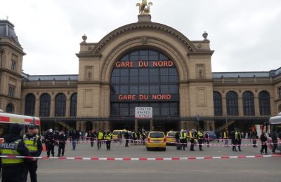 Gare du Nord avec police et évacuation en cours.