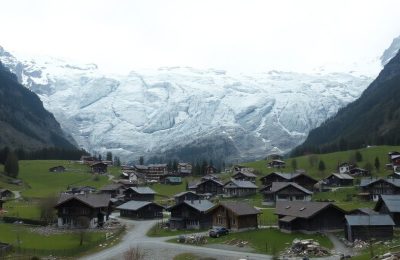 Village suisse dévasté par éboulement glaciaire