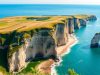 Côte spectaculaire de Seine-Maritime avec falaises et océan.