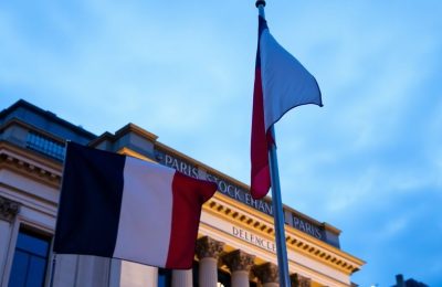 Bourse de Paris avec drapeau français