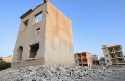Bâtiment endommagé après un séisme en Turquie.