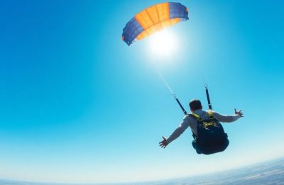 Parachutiste en chute libre