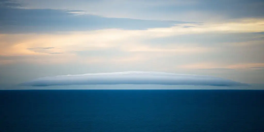 Nuage rouleau étrange au large du Portugal