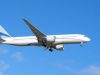 Avion Boeing 787 en vol, moteur coupé